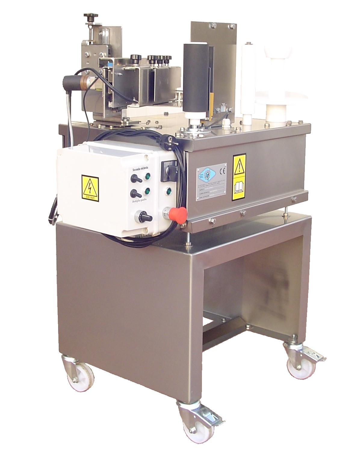 Labelling machine for wine and oil bottles