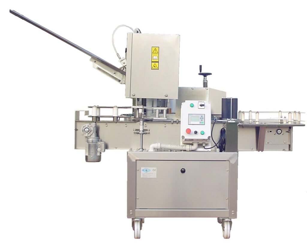 Automatic monoblock for wine and oil bottles